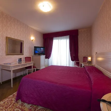 Ξενοδοχείο Catullo 3*